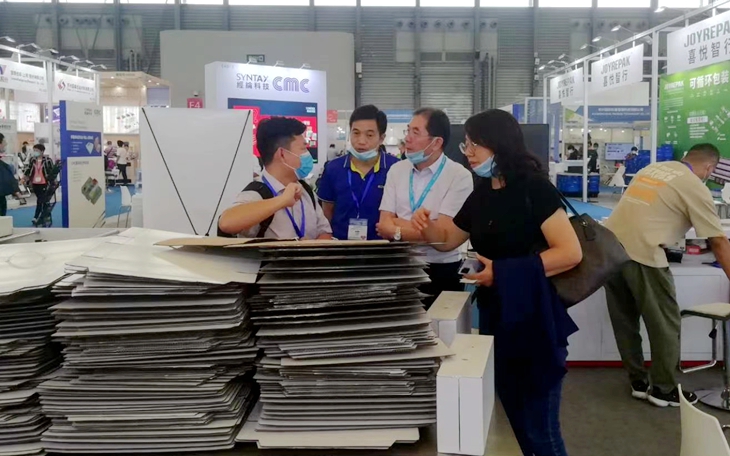 新印自動片穿提手機(jī)在上海電子商務(wù)包裝展受關(guān)注