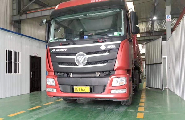 5月，河南新印禮品箱自動穿提扣機(jī)持續(xù)發(fā)貨中